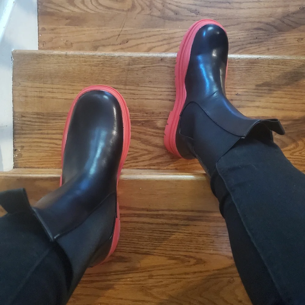 Boots - Picture 4 of 6